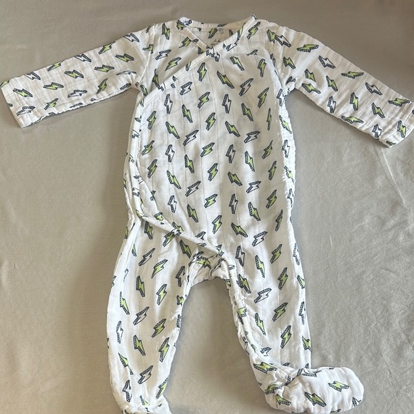 Aden + Anais - muslin cotton White and Green Alligator Footies One Piece - Picture 1 of 3